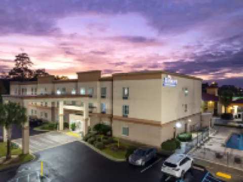 ベイモント バイ ウィンダム サバンナ サウス サバンナのホテル