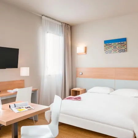 Aparthotel Adagio Access Dijon République Отели рядом с достопримечательностью «Концертный зал Zénith de Dijon»