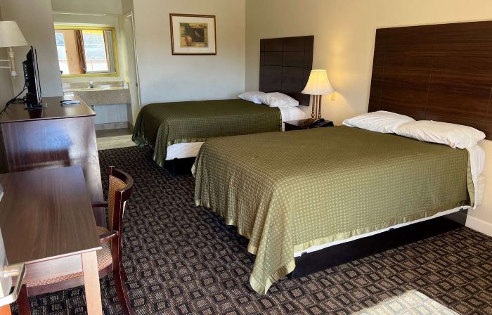 Days Inn & Suites by Wyndham Brewton