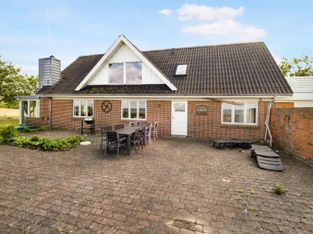 "Emmie" - 50m to the Fjord