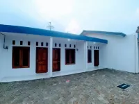 RedDoorz Syariah Plus near Jatiwarna Toll Gate Hotel di Pondokmelati