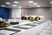 Golden Tulip El Mechtel - Business