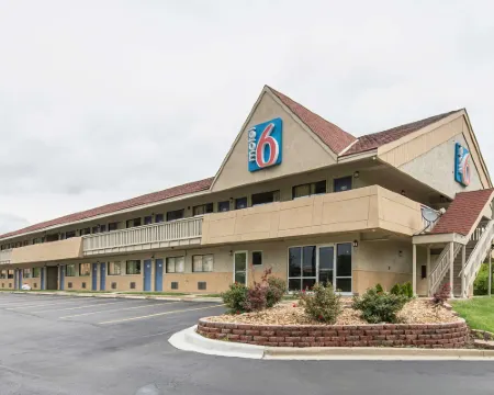 Motel 6 Overland Park, KS Hotels in Johnson County
