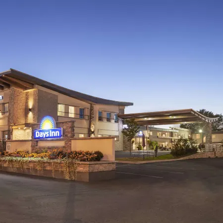 Days Inn by Wyndham Montreal East Отели рядом с достопримечательностью «Улица Шербрук»