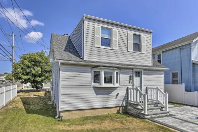 Long Island Home Near Beaches and Golf Отели рядом с достопримечательностью «Парк Тобей Бич Спрей»