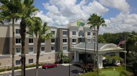 โรงแรม ฮอลิเดย์อินน์เอ็กซ์เพรส โฮเทลแอนด์สวีทส์ นิวแทมปา I-75 บาย IHG