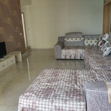 Longchuan Homestay (Longdong Alley)