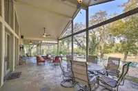 4-Season Boathouse, Hot Tub! Guadalupe River Oasis - parking