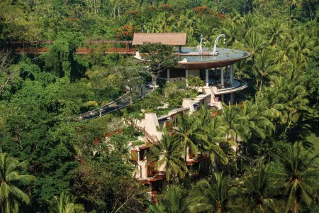 Four Seasons Resort Bali at Sayan Отели рядом с достопримечательностью «Real Bali Swing»