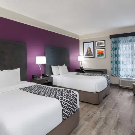 La Quinta Inn & Suites by Wyndham Latham Albany Airport
