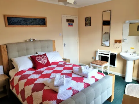 アヴォンコート ロッジ イフラクームのホテル