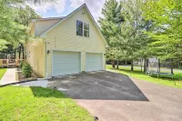 Hot Tub & Deck: Gorgeous Retreat in Pocono Summit! - Pysäköinti