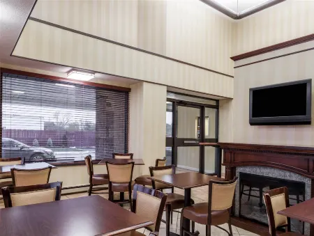 Days Inn by Wyndham Utica