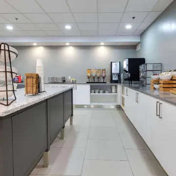 Country Inn & Suites by Radisson, Niagara Falls, on