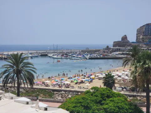 Spacious Apartment with Private Jacuzzi and Pool Access