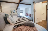 The Lodge - 2 Bedroom Cottage - Princes Gate - Villas