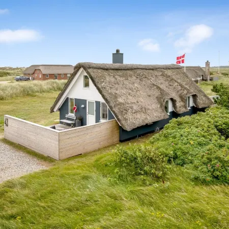 "Hen" - 400m from the Sea