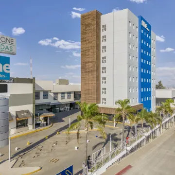 One Guadalajara Periferico Norte