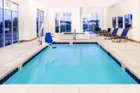 Microtel by Wyndham Vernal / Naples - Pools