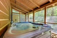 Cabin w/ Hot Tub + Fishing Pond in Del Rio! - parking