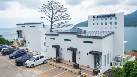 Geoje Island Casa Del Mundo Pension (Remodeling) Отели рядом с достопримечательностью «Hallyeohaesang National Park»