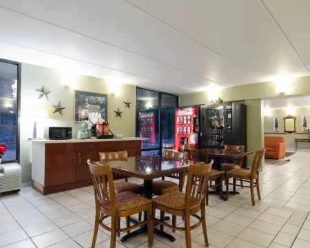 Rodeway Inn Отели в г. Норкросс