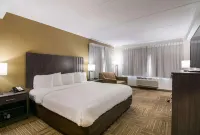 Clarion Pointe Jamestown - Falconer Hotels in Celoron