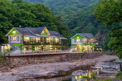 그린하우스펜션 가보자참숯가마 주변 호텔