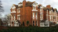 The Wycliffe Hotel dekat Folkestone West