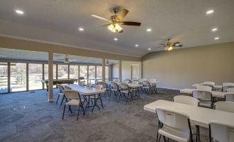 LaFollette Home Community Pool and Mountain Views!