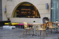 Ramada by Wyndham Downtown Beirut - bar