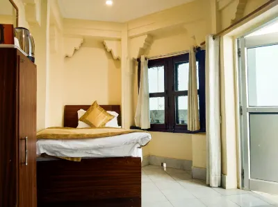 Dwivedi Hotels Palace on Steps
