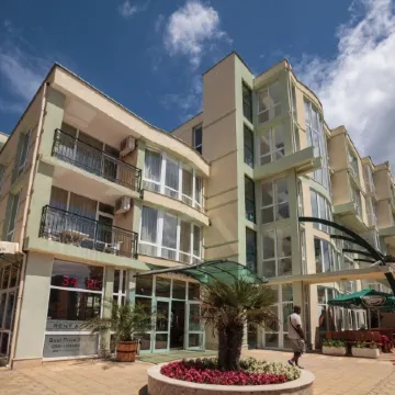 Sunny Day Club Hotel