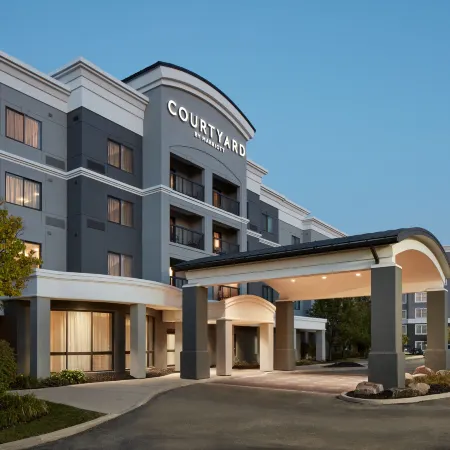 Courtyard Mississauga-Airport Corporate Centre West Отели рядом с достопримечательностью «Торговый центр Square One»