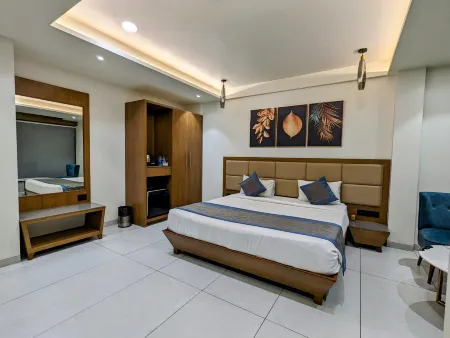 Hotel Red Chillee Restro Отели рядом с достопримечательностью «Athal»