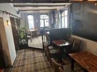 The White Lion Hotel فنادق في Rhoose