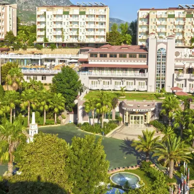 Club Paradiso Hotel & Resort Hotels near Dim Cave