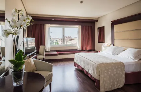 Hotel Andalucía Center Отели рядом с достопримечательностью «Camping Reina Isabel»