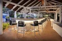 Windjammer Landing Villa Beach Resort - bar