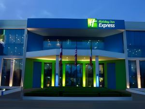 Holiday Inn Express 託盧卡