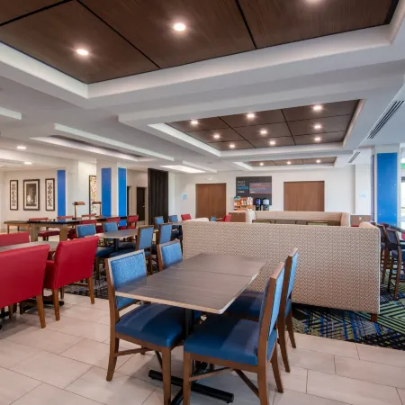 Holiday Inn Express & Suites YUMA by IHG