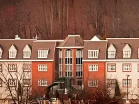 The Roslyn, Tapestry Collection by Hilton Hotels in North Hempstead