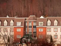 The Roslyn, Tapestry Collection by Hilton Hotels in North Hempstead