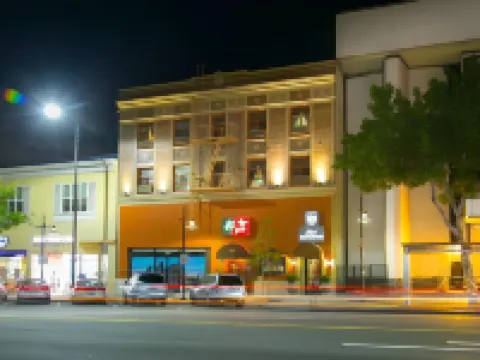 Brand Plaza Hotel Hotels in Glendale