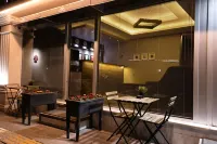 The Breeze Hotel - parking