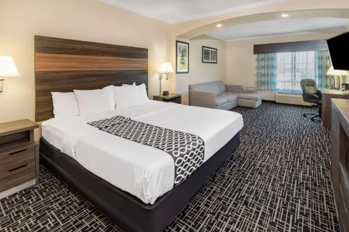 La Quinta Inn & Suites by Wyndham Garland Harbor Point Hotels in Garland