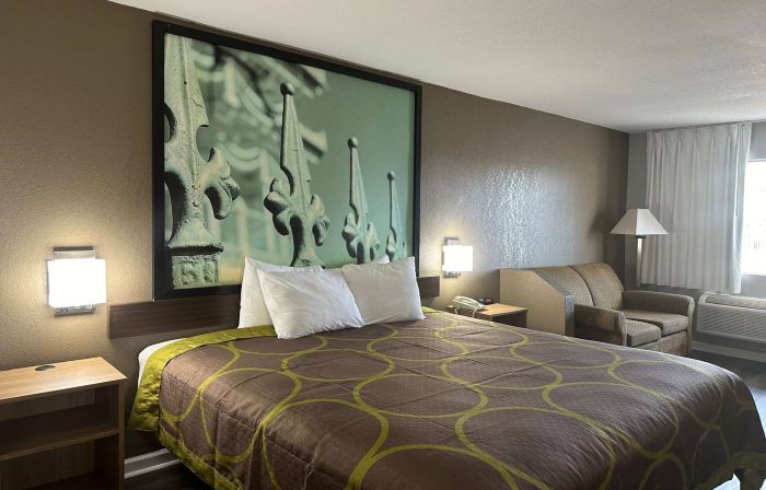 Super 8 by Wyndham Monroe