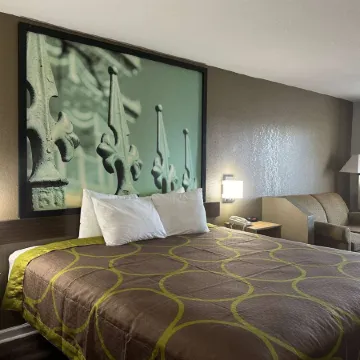 Super 8 by Wyndham Monroe