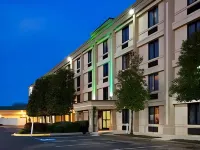 Holiday Inn Charlotte-Airport Conf Ctr Hotels near Forest Pawtuckett Park