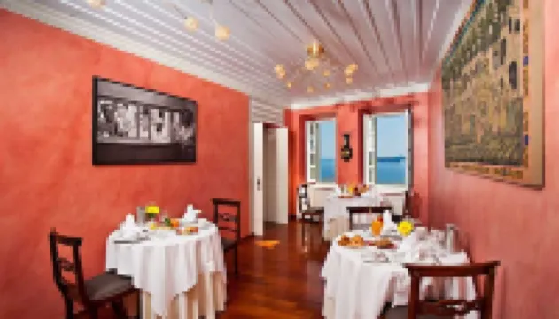 Villa Selena - 1830s Art-House Suites in Vaporia, 50m from Asteria Beach